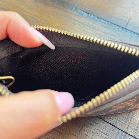 Authentic Louis Vuitton Brown Key Pouch with Gold Clip - Picture 6 of 9